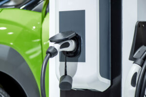 E-Zapfsaeule3 Aufladen einer Elektroauto-Batterie neue innovative Technologie